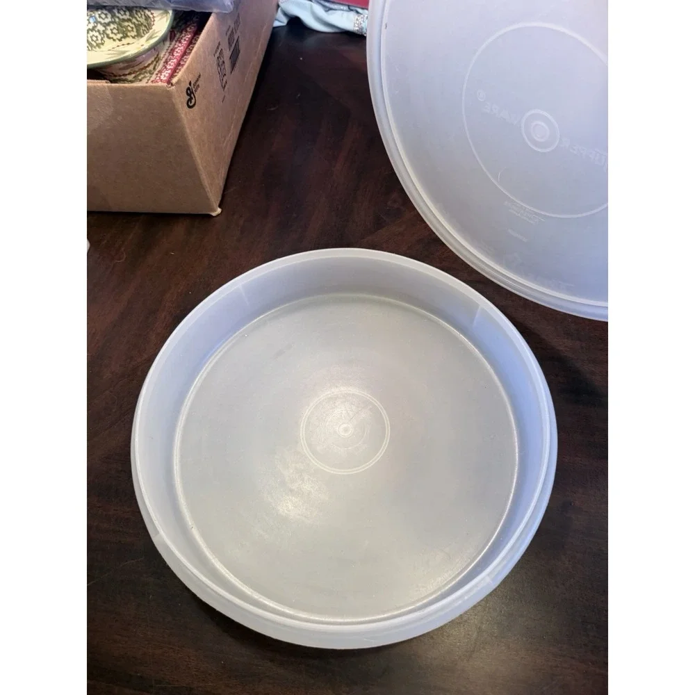 Vintage Tupperware Pie Carrier Round Lid 224-9 242-1